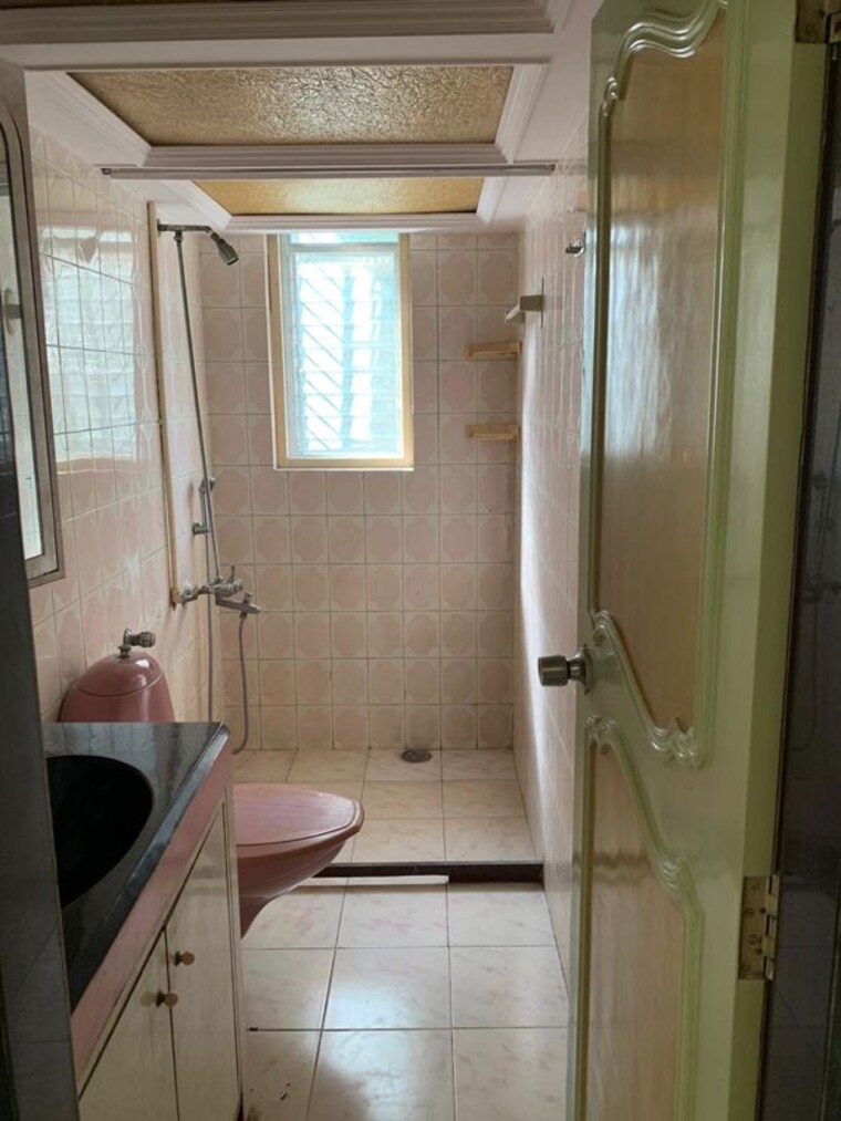 Bathroom, bandra west 2 Bedroom 700 Sq.Ft. Apartment In Bandra West Mumbai 10083431