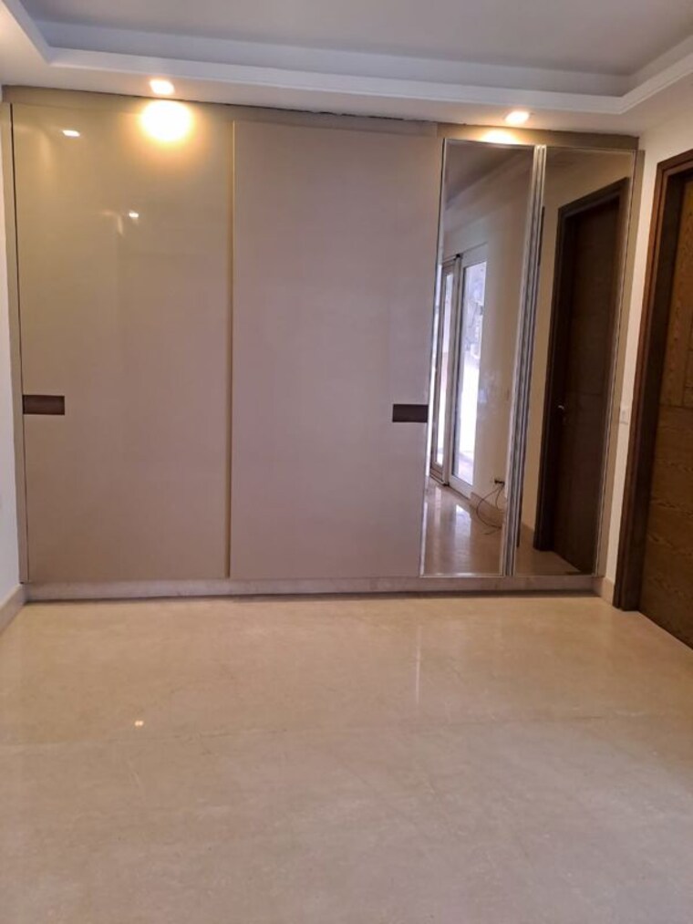Room, kailash colony 3 Bedroom 160 Sq.Yd. Builder Floor In Kailash Colony Delhi 10088919