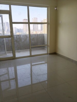 Room in 2 BHK Apartment at Pyramid Midtown, Sector 59 – for Rent