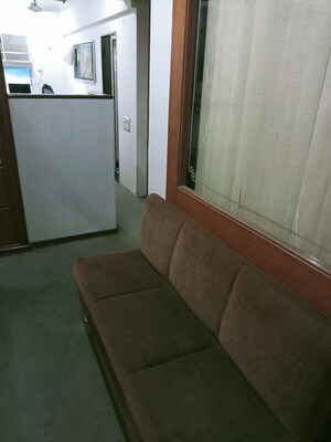 Room in  Office Space at Mittal Tower Mumbai, Nariman Point – for Rent