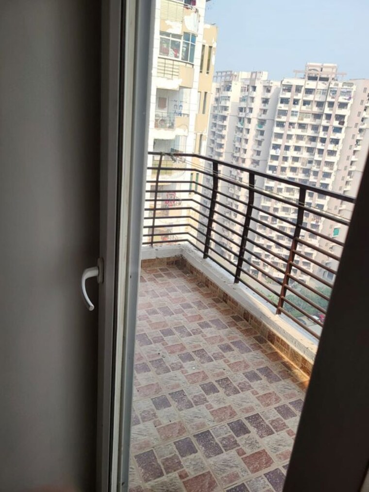 Balcony, gardenia-golf-city 2.5 Bedroom 1150 Sq.Ft. Apartment In Sector 75 Noida 10088984