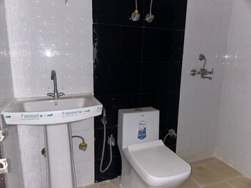 Bathroom in 2.5 BHK Apartment at Gardenia Golf City, Sector 75 – for Sale