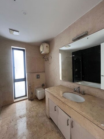 Building Lobby in 4 BHK Builder Floor at Sector 57 – for Sale