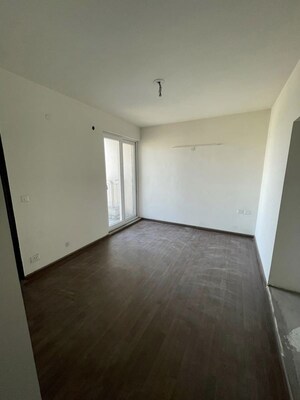 Room in 3 BHK Apartment at BPTP Discovery Park, Sector 80 – for Sale