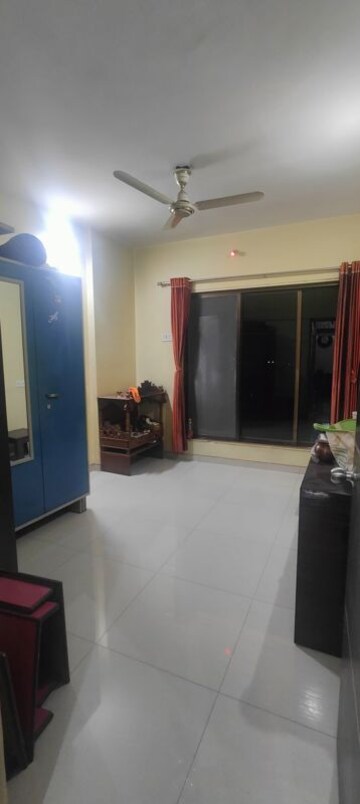 Room in 3 BHK Apartment at Sandstone CHS Ltd, Mira Road – for Rent