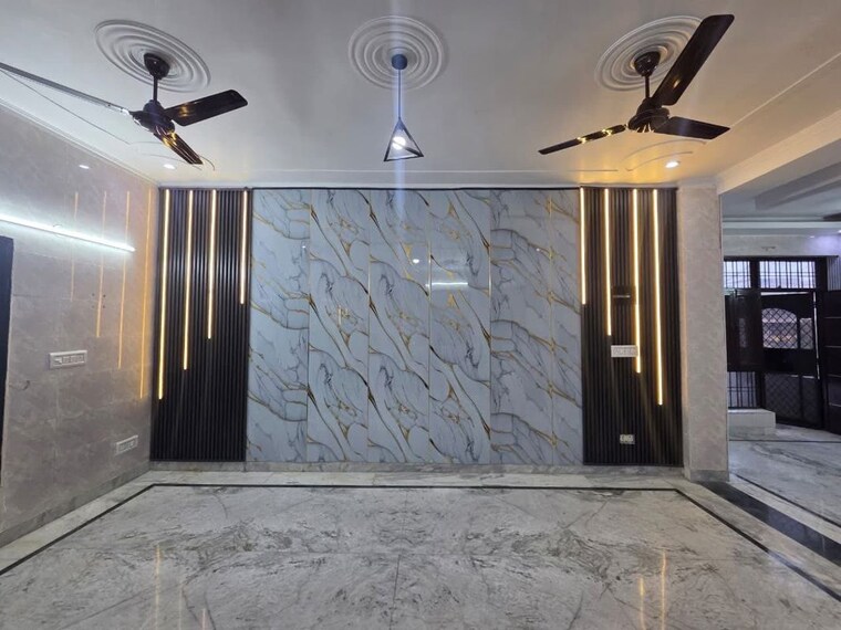 Bathroom, green fields colony 4 Bedroom 350 Sq.Yd. Builder Floor In Green Fields Colony Faridabad 10089164