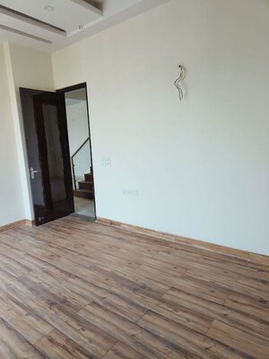 Room in 3.5 BHK Apartment at Maxblis Grand Kingston, Sector 75 – for Sale