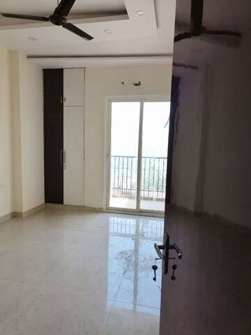 Room in 3.5 BHK Apartment at Maxblis Grand Kingston, Sector 75 – for Sale