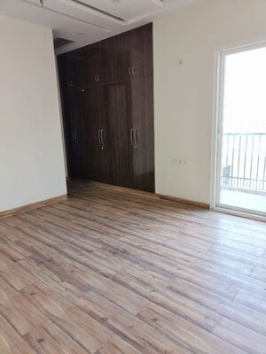 Room in 3.5 BHK Apartment at Maxblis Grand Kingston, Sector 75 – for Sale