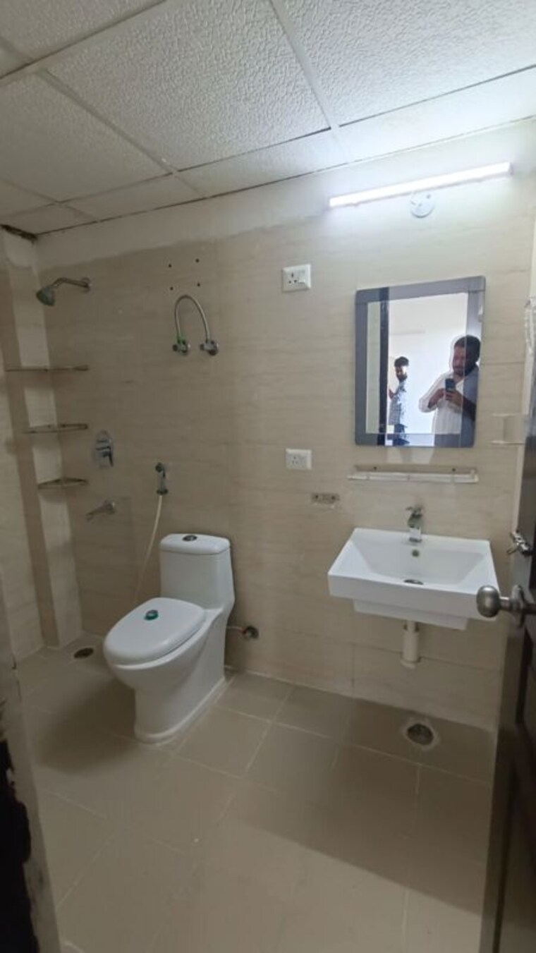 Bathroom, sethi-max-royal 3 Bedroom 1440 Sq.Ft. Apartment In Sector 76 Noida 10089170