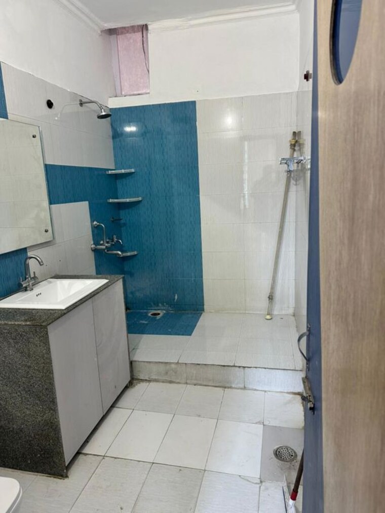 Bathroom, sas nagar 3 Bedroom 500 Sq.Yd. Builder Floor In Sas Nagar Mohali 10089165
