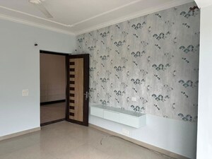 Room in 3 BHK Builder Floor at Sas Nagar – for Rent