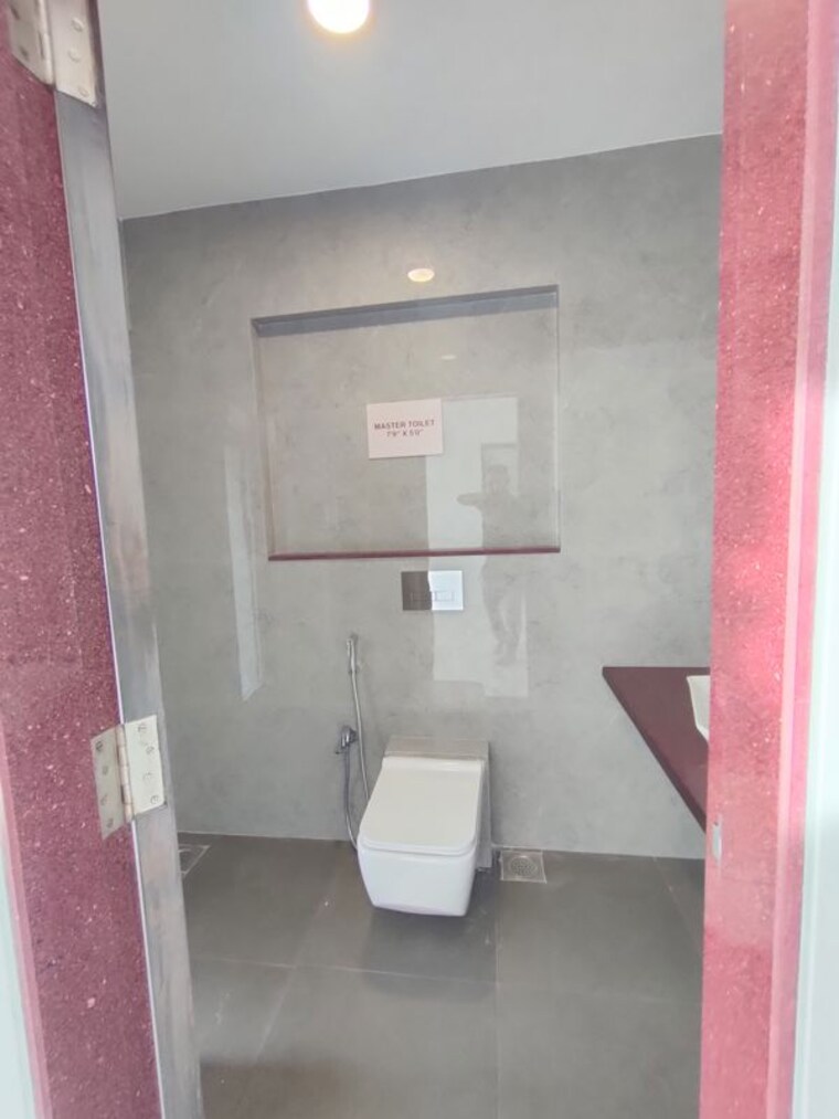 Bathroom, kandivali west 1 Bedroom 450 Sq.Ft. Apartment In Kandivali West Mumbai 10089167
