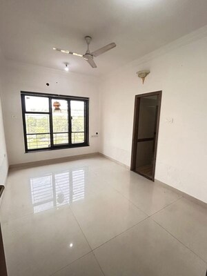 Room in 2 BHK Apartment at K Raheja Heights, Malad East – for Rent