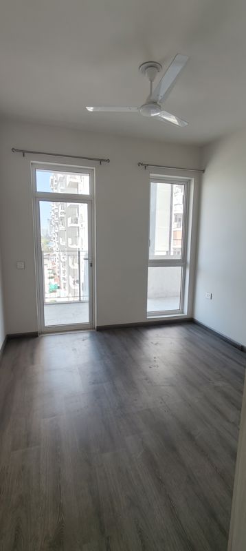 3 BHK + Extra Room Apartment For Rent in Ireo The Corridors