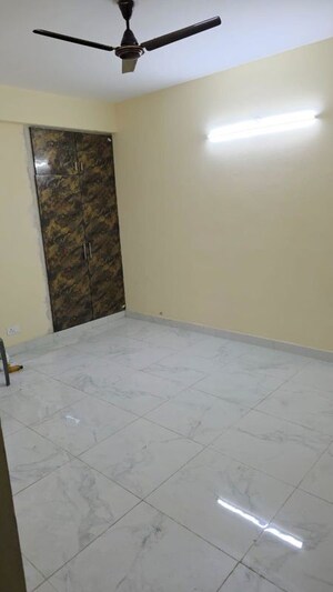 Room in 3 BHK Apartment at Hindon Green Apartments, Hindan Vihar – for Rent