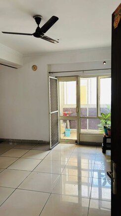3 BHK + Servant Room Apartment For Sale in Emaar Palm Gardens