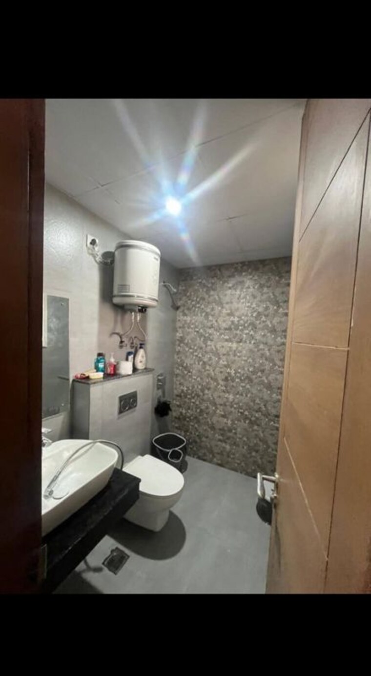 Bathroom, sector 91 1 Bedroom 2400 Sq.Ft. Apartment In Sector 91 Mohali 10089372