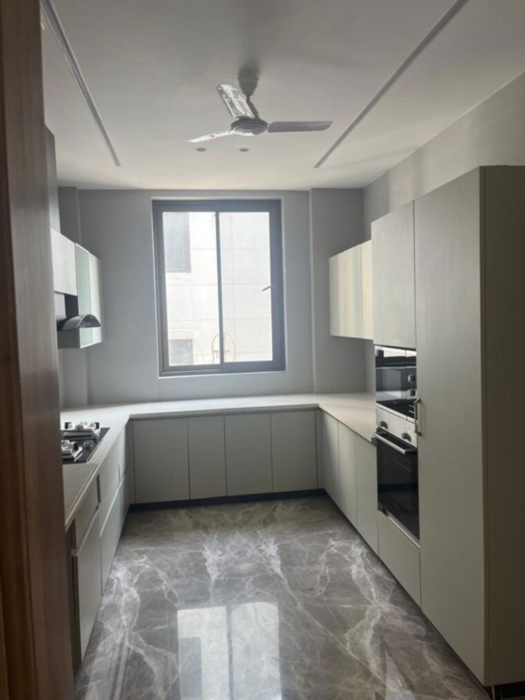 Kitchen, new rajinder nagar 4 Bedroom 500 Sq.Yd. Builder Floor In New Rajinder Nagar Delhi 10089380