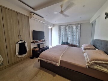 2 BHK Apartment For Rent in Next Avenue Apartment, Khar West