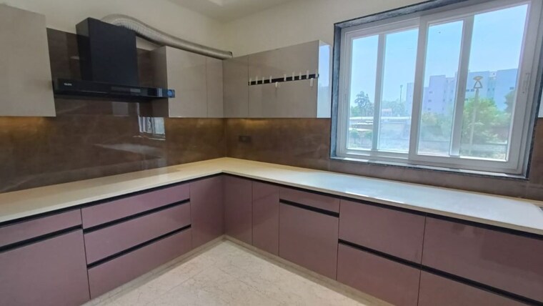 Room, puri-aman-vilas 4 Bedroom 350 Sq.Yd. Builder Floor In Sector 89 Faridabad 10089378