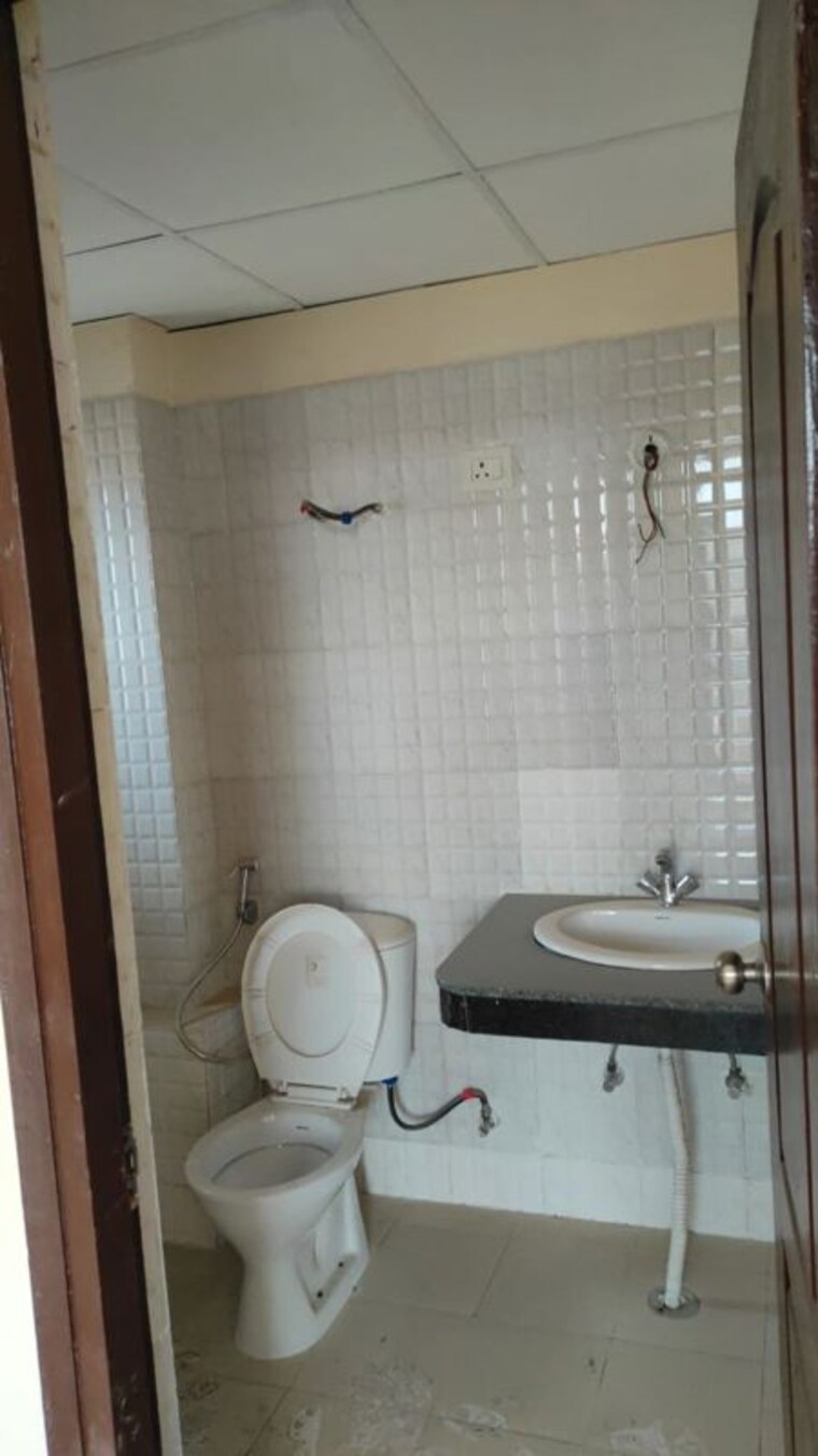 Bathroom, rps-savana 3 Bedroom 1590 Sq.Ft. Apartment In Sector 88 Faridabad 10089391