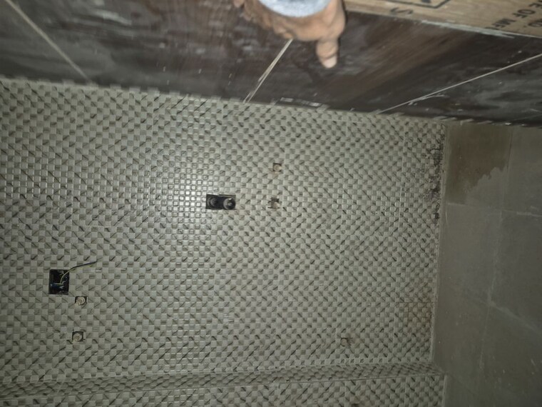 Bathroom, mayur vihar 2.5 Bedroom 450 Sq.Ft. Builder Floor In Mayur Vihar Delhi 10089422