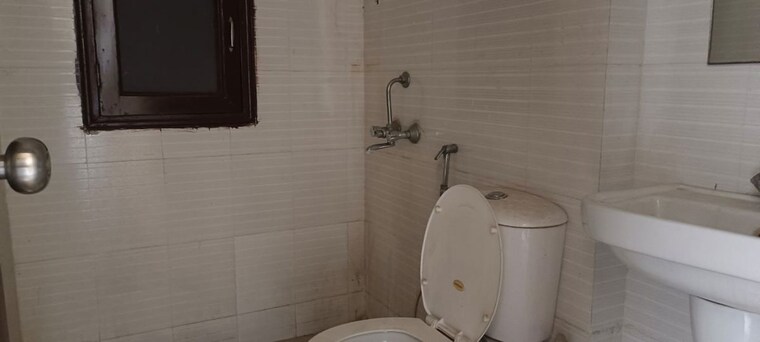 Bathroom, rps-savana 2 Bedroom 955 Sq.Ft. Apartment In Sector 88 Faridabad 10089439