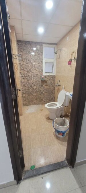 Bathroom in 3 BHK Apartment at Omaxe R2, Gomti Nagar – for Rent