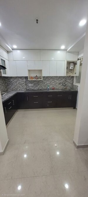 Kitchen in 3 BHK Apartment at Omaxe R2, Gomti Nagar – for Rent