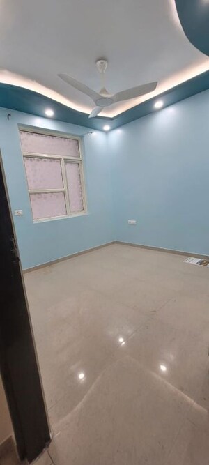 Room in 3 BHK Apartment at Omaxe R2, Gomti Nagar – for Rent