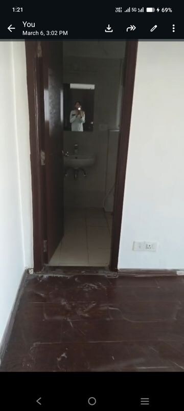 Furnished Amenities in 3.5 BHK Apartment at Spaze Privy AT4, Sector 84 – for Rent