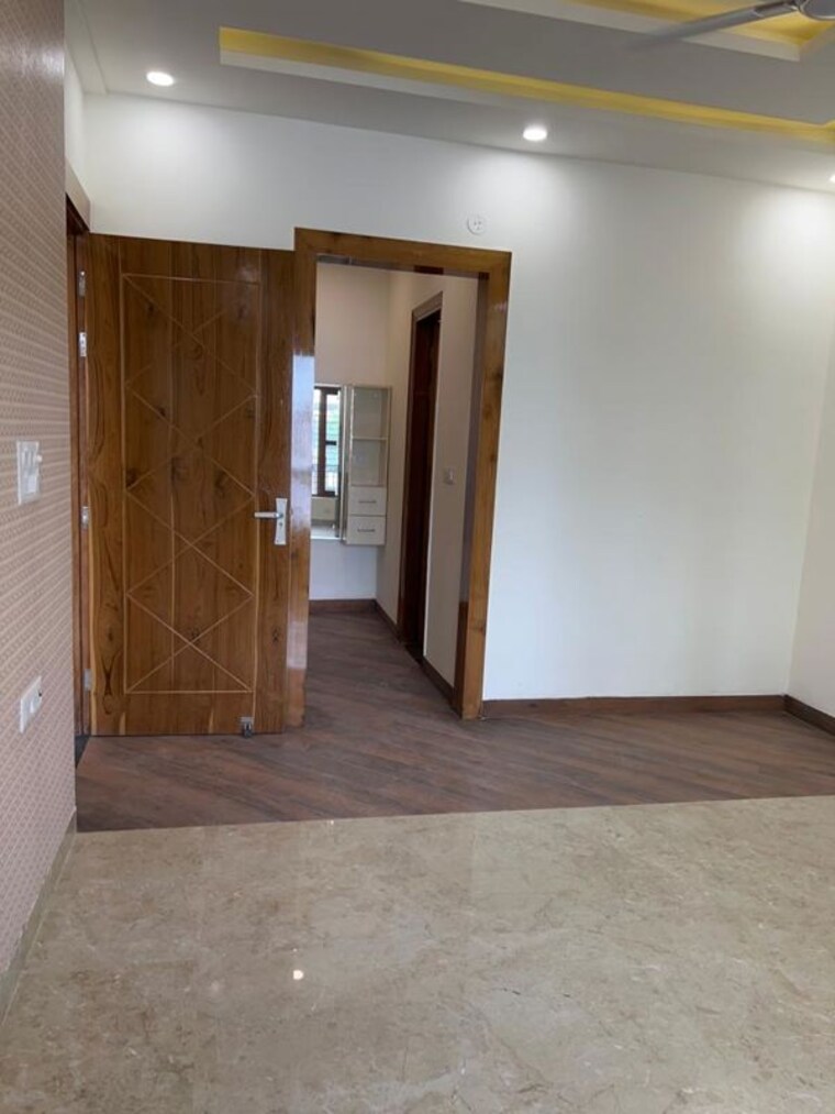 Room, puri-aman-vilas 4 Bedroom 238 Sq.Yd. Builder Floor In Sector 89 Faridabad 10089469