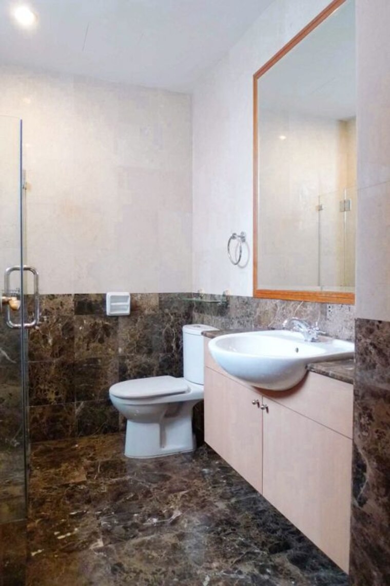 Bathroom, evershine-cosmic 3 Bedroom 1450 Sq.Ft. Apartment In Andheri West Mumbai 10089464