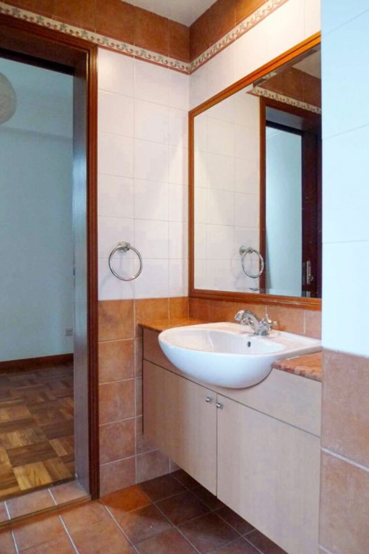 Bathroom, evershine-cosmic 3 Bedroom 1450 Sq.Ft. Apartment In Andheri West Mumbai 10089464