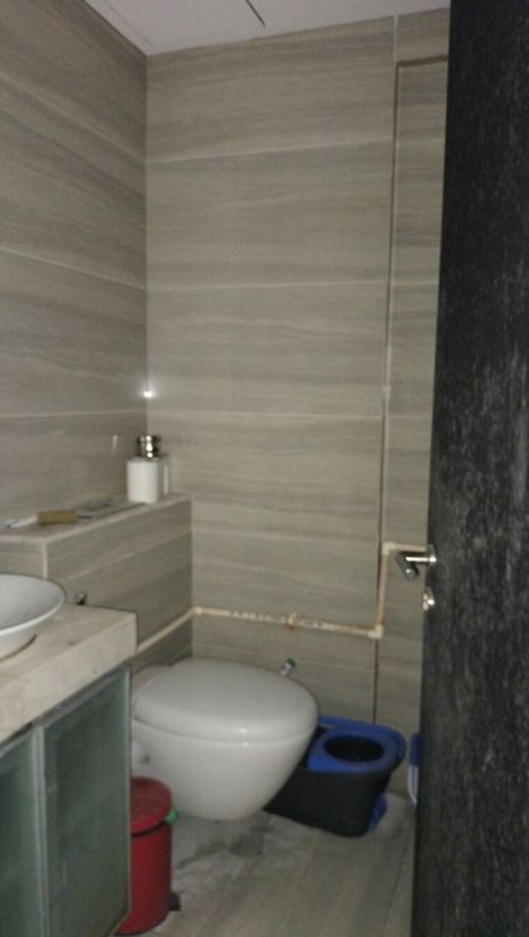 Bathroom, oberoi-realty-esquire 3 Bedroom 1515 Sq.Ft. Apartment In Goregaon East Mumbai 10089497