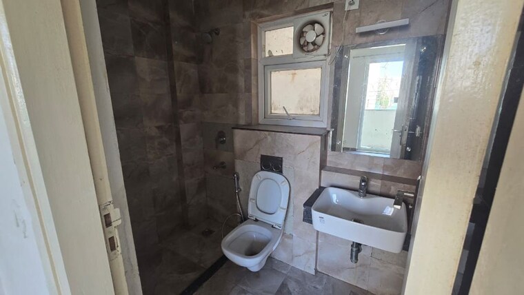 Attached Bathroom, bptp-floors 3 Bedroom 1620 Sq.Ft. Apartment In Sector 70 Gurgaon 10089598