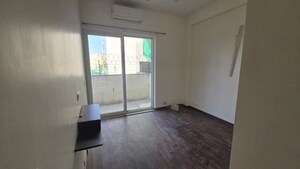 Room in 3 BHK Apartment at BPTP Floors, Sector 70 – for Rent