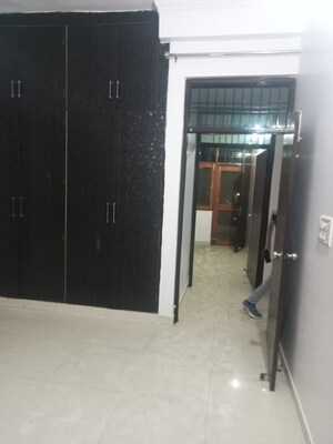 Room in 2 BHK Builder Floor at Gomti Nagar – for Rent