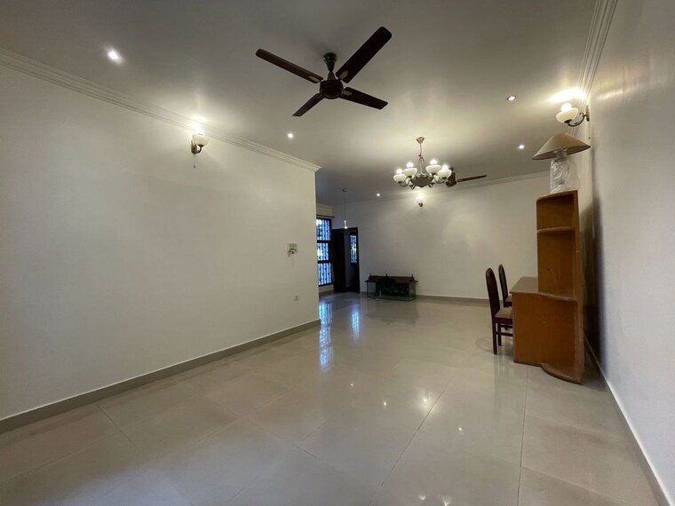 Room, jayamahal 3 Bedroom 2800 Sq.Ft. Independent House In Jayamahal Bangalore 10089590