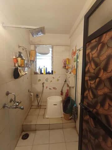 Master Bedroom in 3 BHK Apartment at Thakur Jewel Tower, Kandivali East – for Rent