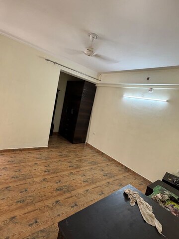 Room in 2.5 BHK Apartment at KW Srishti Phase II, Raj Nagar Extension – for Rent
