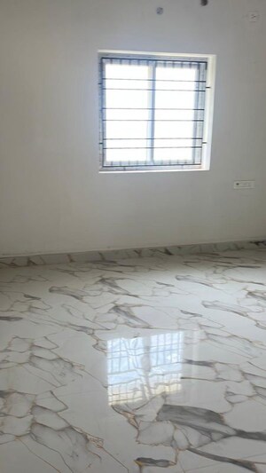 Room in 2 BHK Builder Floor at Irumbuliyur – for Sale