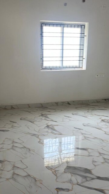 Room in 2 BHK Builder Floor at Irumbuliyur – for Sale