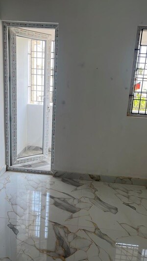 Room in 2 BHK Builder Floor at Irumbuliyur – for Sale