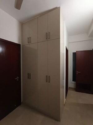 Room in 4 BHK Apartment at LnT Raintree Boulevard, Hebbal – for Rent