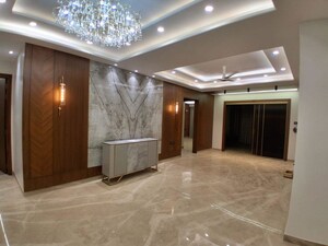 Parking in 4 BHK Builder Floor at DLF City Centre, Sector 28 – for Sale