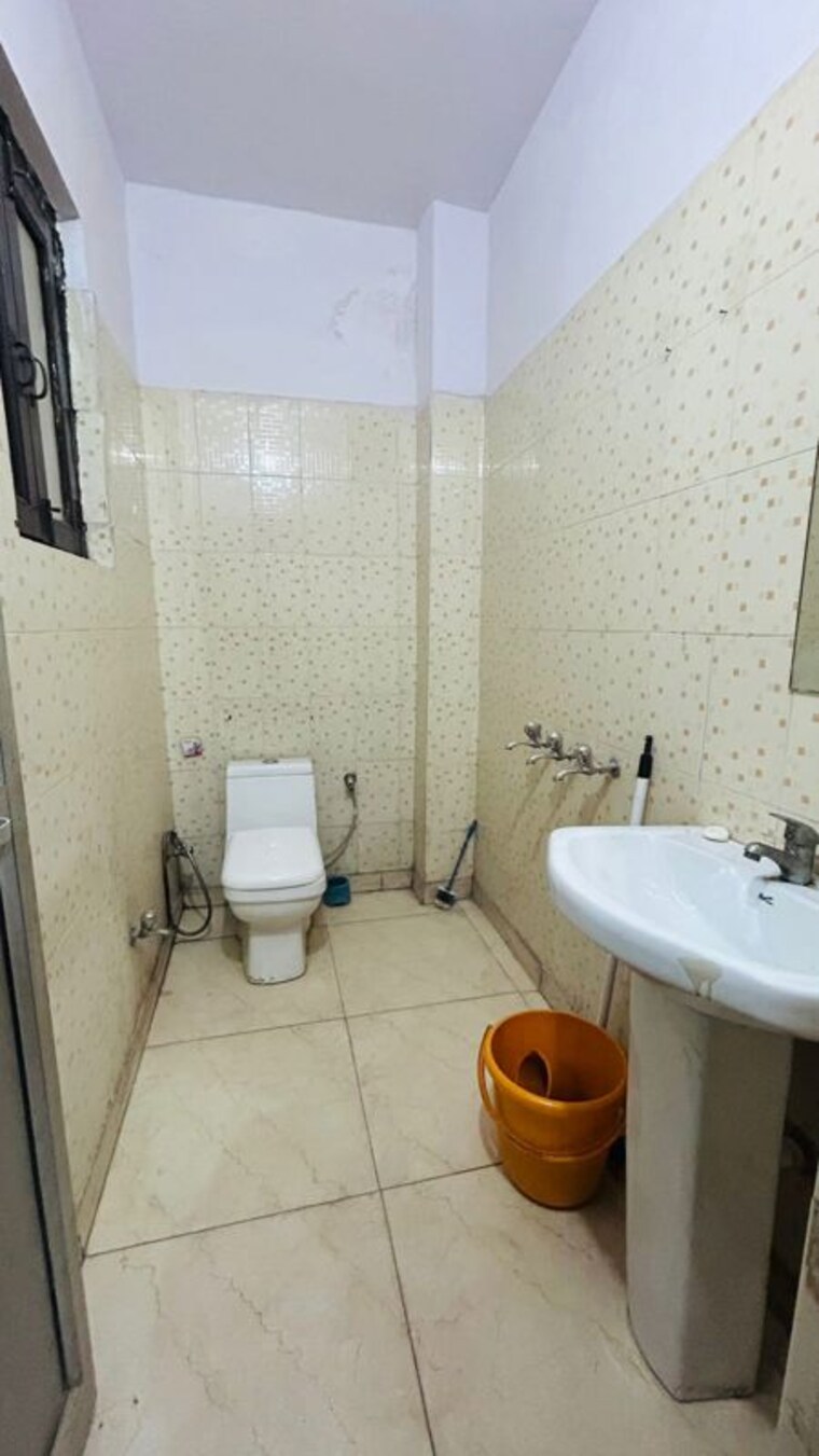 Bathroom, sector 31 2 Bedroom 1430 Sq.Ft. Builder Floor In Sector 31 Gurgaon 10090142