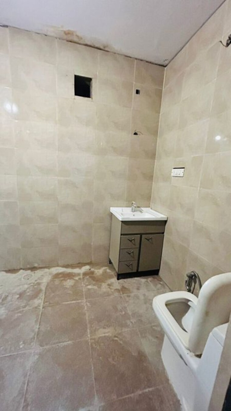 Bathroom, sector 31 2 Bedroom 1430 Sq.Ft. Builder Floor In Sector 31 Gurgaon 10090142