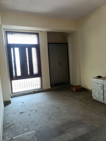 Room in 3 BHK Apartment at Vasundhara Enclave – for Sale